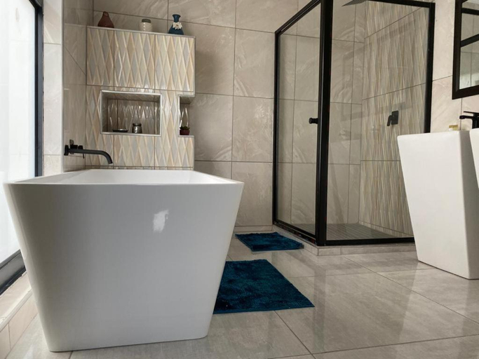 Bathroom 4, The King's Court Guest Manor, Waterberg