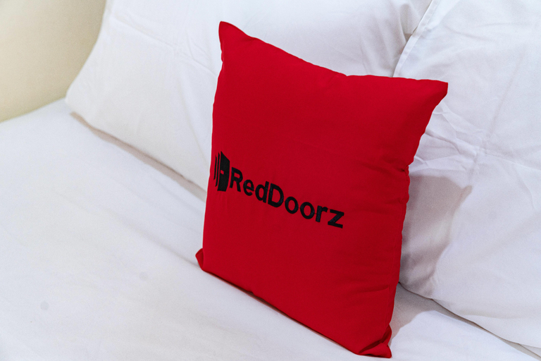 Bedroom 2, RedDoorz Syariah near Taman Siring 2, Banjarmasin