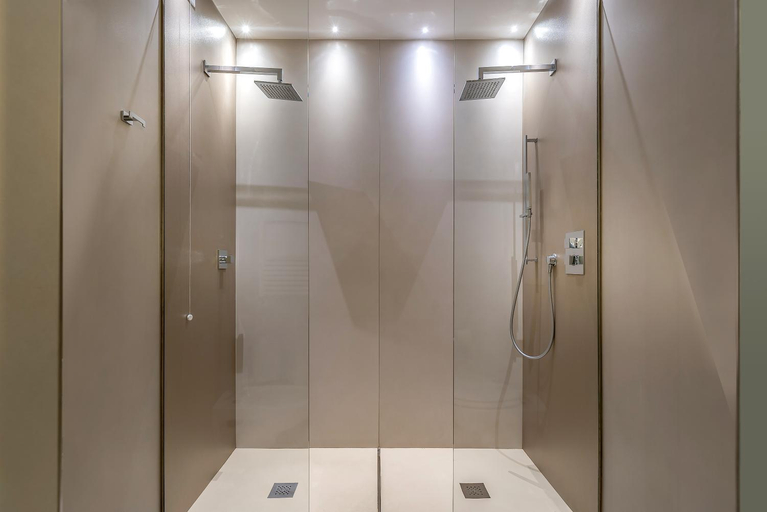 Bathroom 5, Hotel Polo, Rimini