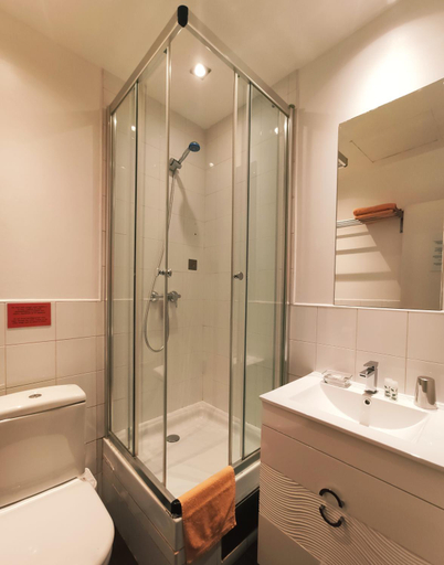 Bathroom 3, Hostal Santa Ana Colors, Madrid