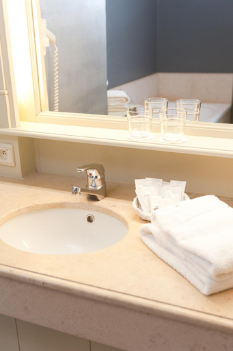 Bathroom 5, Hotel Ter Brughe, West-Vlaanderen
