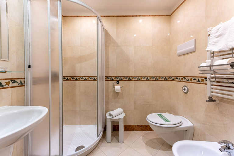 Bathroom 3, Locanda Al Leon, Venezia