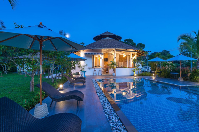 Swimming Pool 11