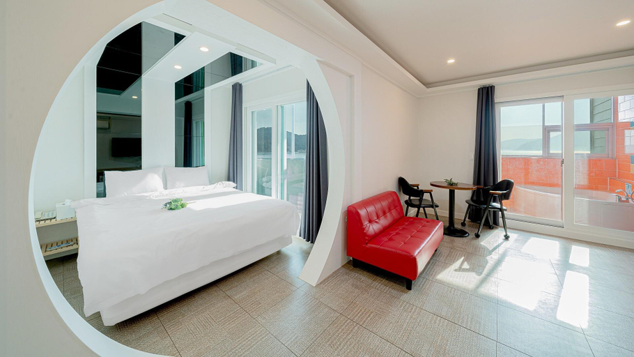 Bedroom 5, Geojae Wave Hotel and Pension, Geoje