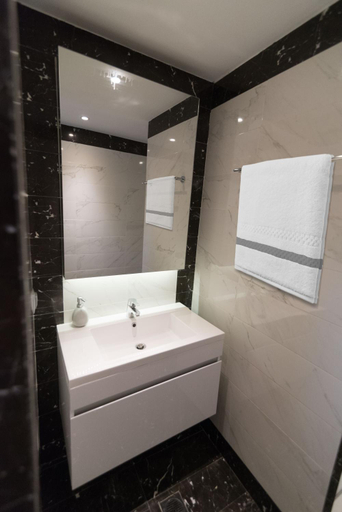 Bathroom 5, 47 Luxury Suites, Attica