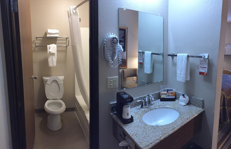Bathroom 4, Super 8 by Wyndham Dillon, Beaverhead