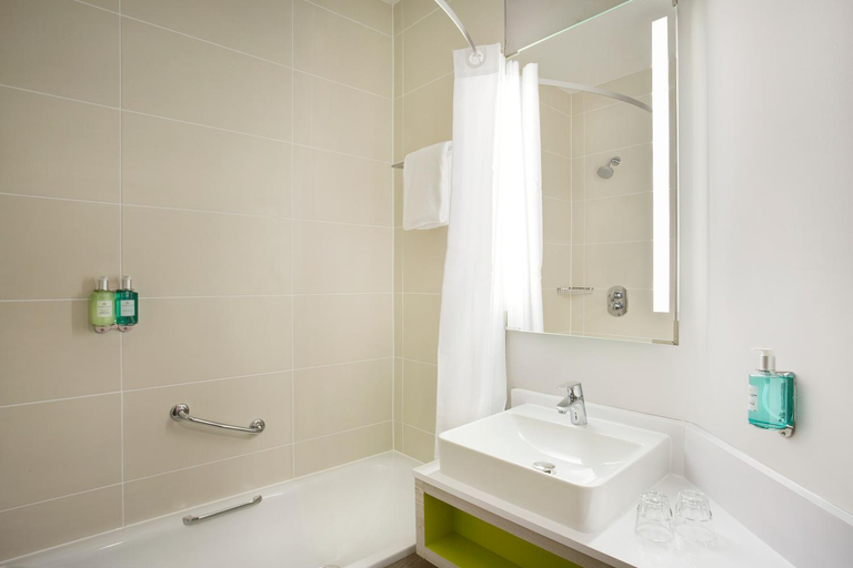 Bathroom 4, Leonardo Hotel Manchester Central, Manchester