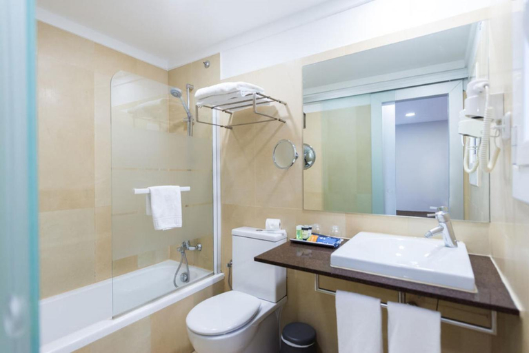 Bathroom 4, Aparthotel Senator Barcelona, Barcelona