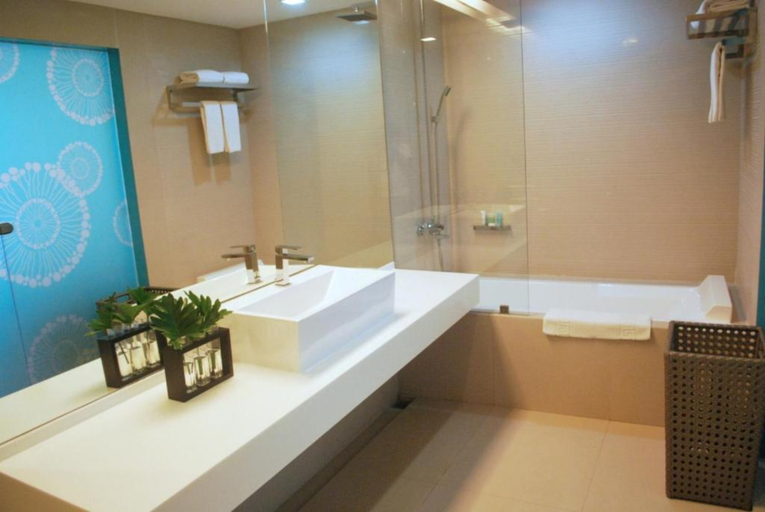 Bathroom 4, Astoria Boracay, Malay