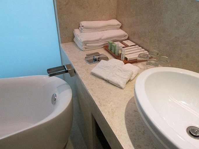 Bathroom 4, Yuh Tong Hotel, Chiayi City