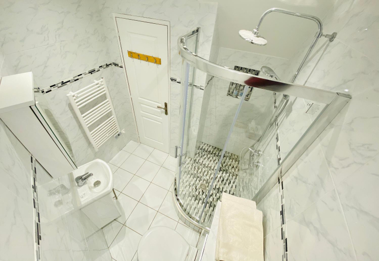 Bathroom 3, Reims Sherpa Guest House, Marne