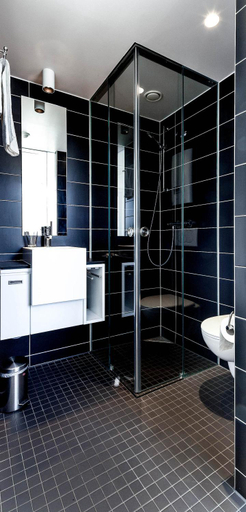 Bathroom 5, Hotel Wirtshaus Garbe, Stuttgart