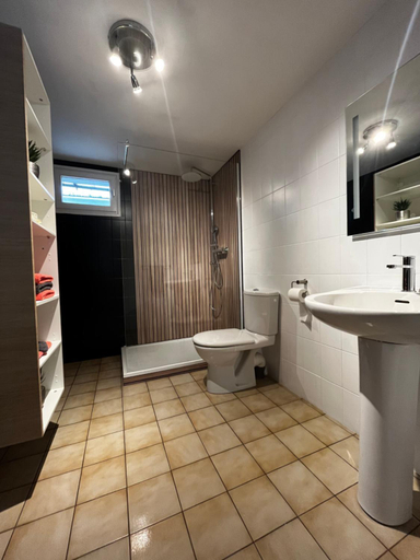 Bathroom, Gite du Cosquer, Finistère