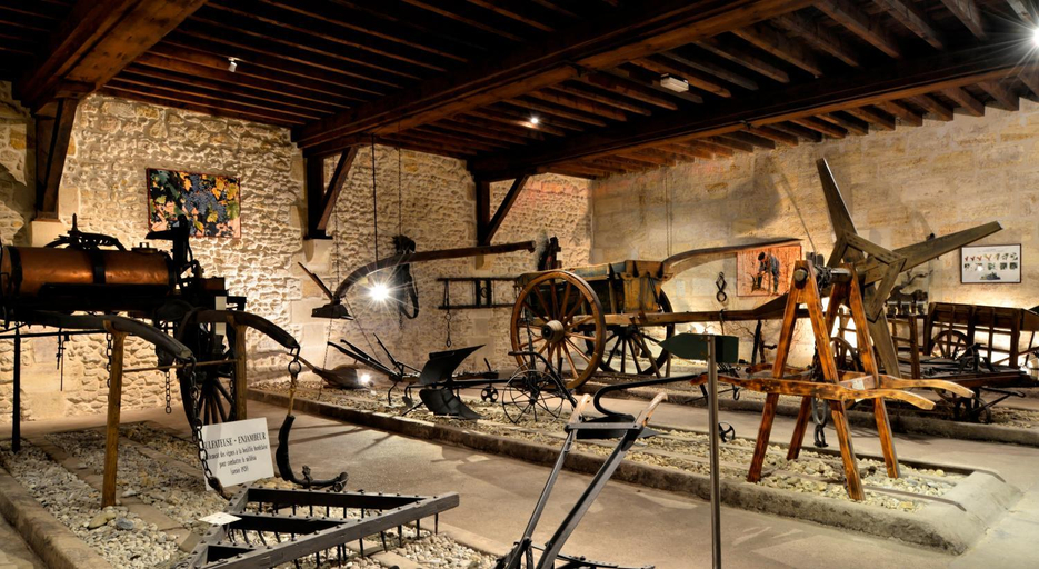 Others 4, Chateau Maucaillou, Gironde