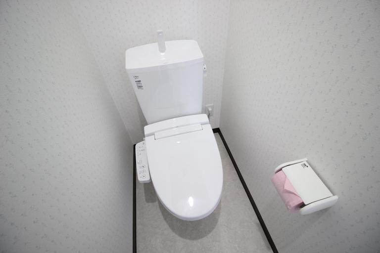 Bathroom 5, AKIZERO ONNASON, Onna