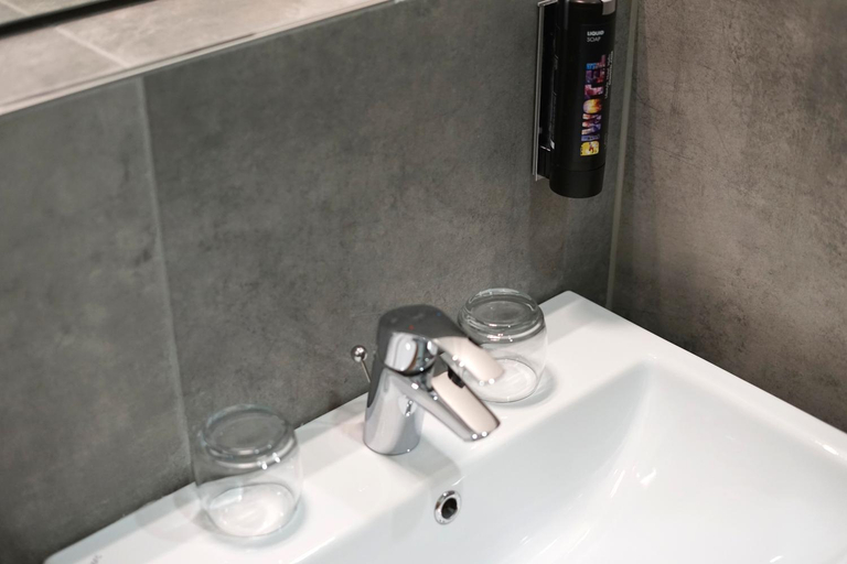 Bathroom 5, DIWOTEL l DREIEICH, Offenbach