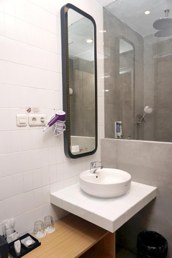 Bathroom 8