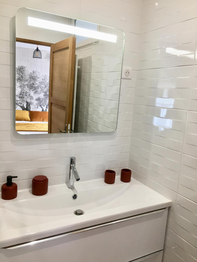 Bathroom 3, Les Terres Rouges 06, Alpes-Maritimes