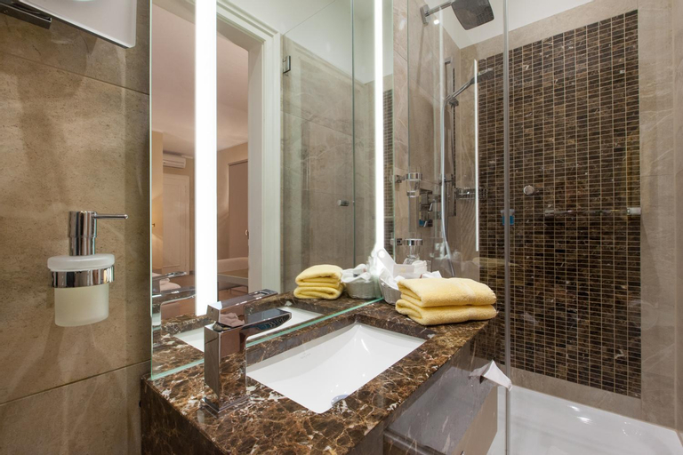 Bathroom 16