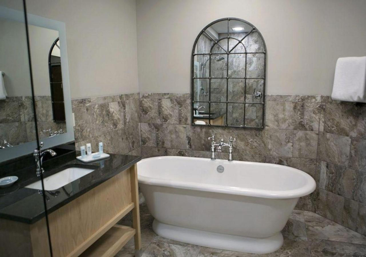 Bathroom, Timberlake Hotel, Todd