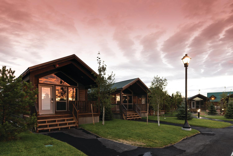Exterior & Views