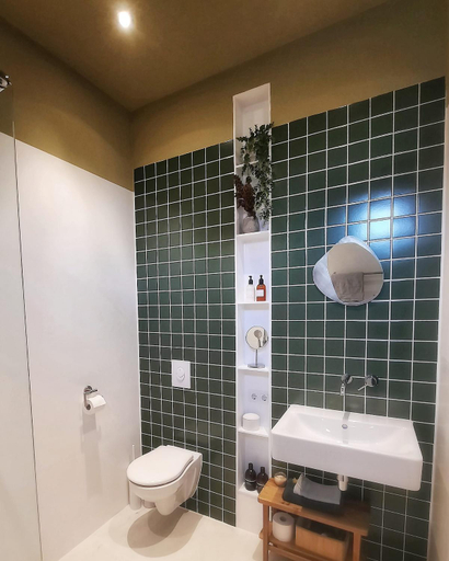 Bathroom 2, Inn the Green, Zeist