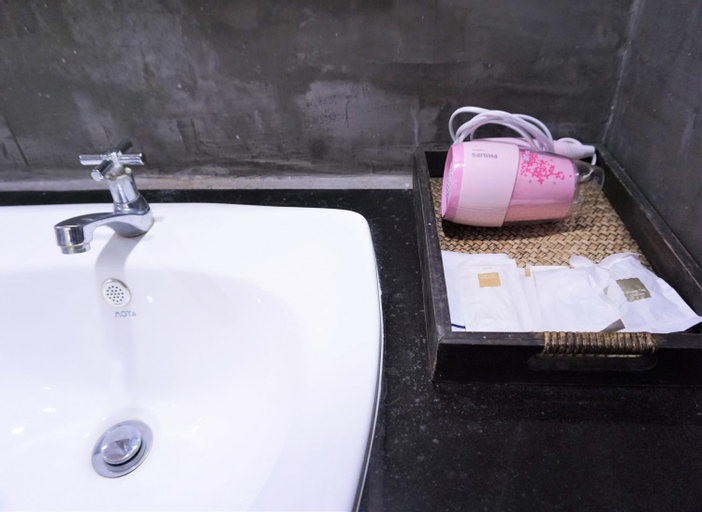 Bathroom 9
