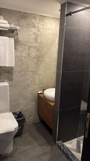 Bathroom 5, Elibol Hotel, Fatih