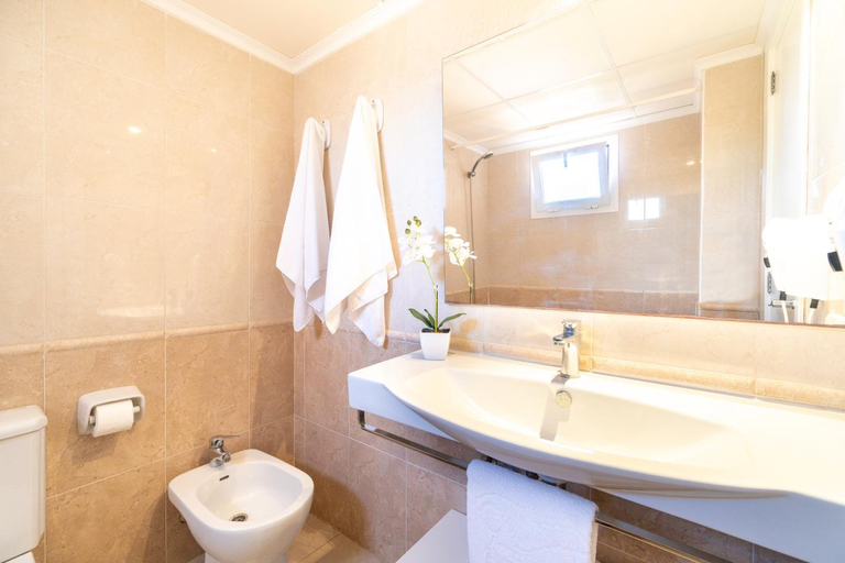 Bathroom 4, Aparthotel Ciudad Laurel, Baleares