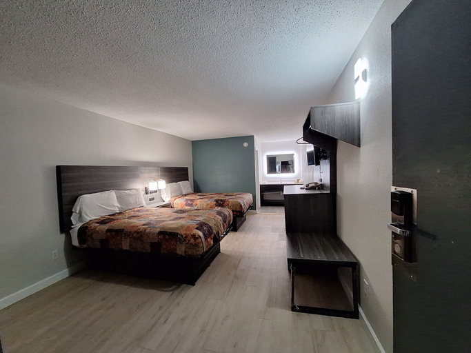 Bedroom 4, Budget Inn Roxboro, Person