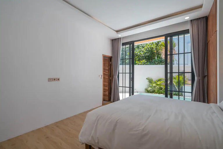 Bedroom 3, Villa Wilhelmina: Stylish 3-Bedroom Villa in Umalas with Rooftop!, Badung