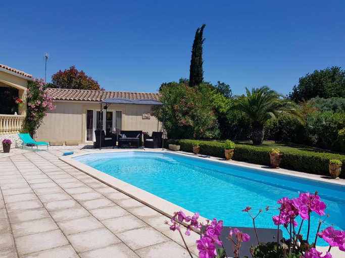 Others 5, " Chez NADOU " 2 Chambres d' Hotes dans maison independante a 4 Kms d'Uzes, Gard