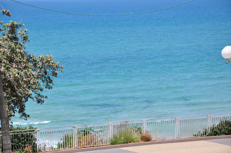 Others 4, Hotel Suites Bat Yam