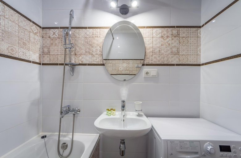 Bathroom 4, Central Dayflat Apartments, Shevchenkivs'kyi