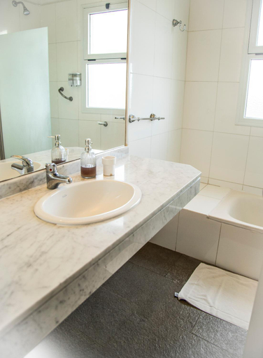 Bathroom 5, Sorrento Hotel Boutique, Trenque Lauquen