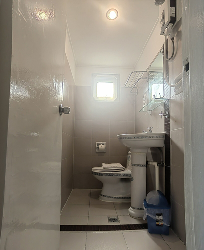 Bathroom 4, Mecasa Hotel, Malay