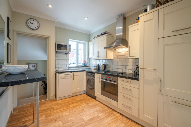 Others 4, Traditional Fulham Home Close to the River Thames by Underthedoormat, London