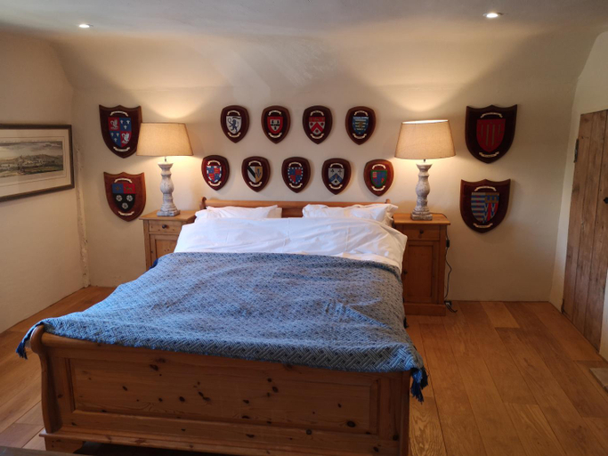 Others 5, The Queen's Head, Suffolk