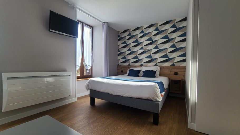 Bedroom 2, Logis Hotel Auberge de l'Allagnonette, Cantal