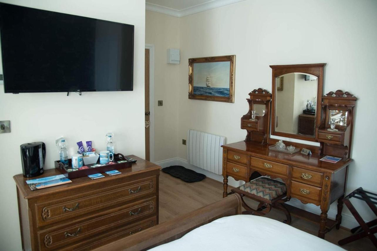 Others 5, The Royal, Gwynedd