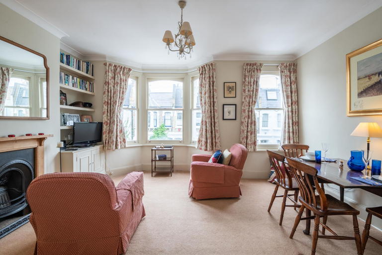 Others 2, Traditional Fulham Home Close to the River Thames by Underthedoormat, London