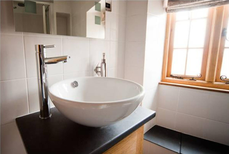 Bathroom 2, Kingsdon Inn, Somerset