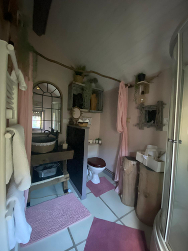 Bathroom, La Maison du Bonheur 3km Le PAL, Allier