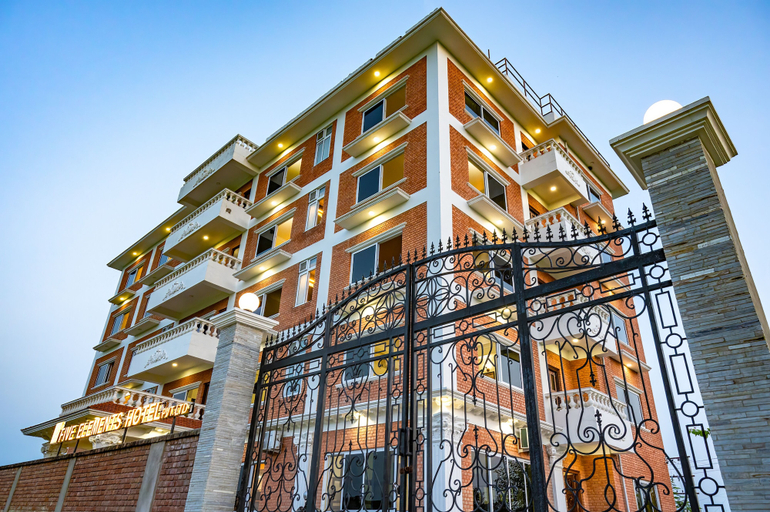 Exterior & Views