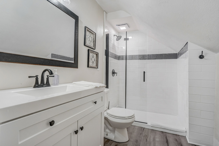 Bathroom 4, Bluebird Inn, El Paso