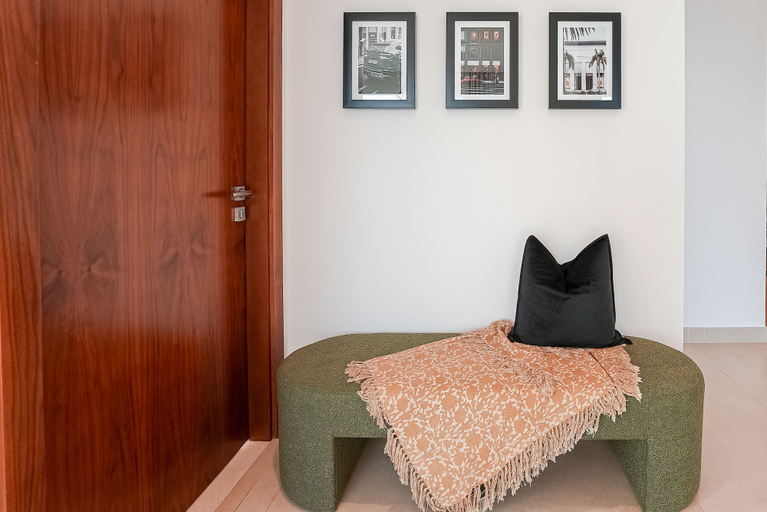 Living area 2, Luxe Living - Spacious 2BR - Marina Gate, Dubai