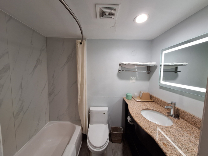 Bathroom 5, Budget Inn Roxboro, Person