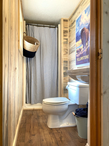 Bathroom 3, Travellers Rest Cabins and RV Park, Ravalli