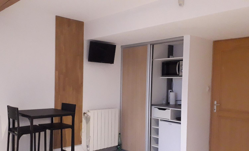 Others 5, Studio Independant avec parking ferme et securise, Gard
