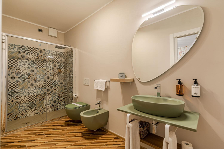 Bathroom 26